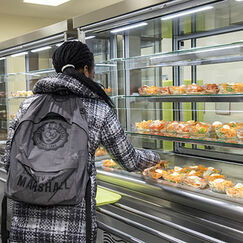Enquête UFC-Que Choisir sur les cantines scolaires du secondaire Halte aux choix nutritionnels pipeautés !