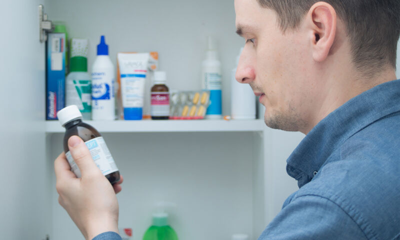Médicaments Faire le tri dans sa pharmacie Médicaments Faire le tri dans sa pharmacie